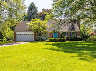 19 Musket Ln, Pittsford, NY