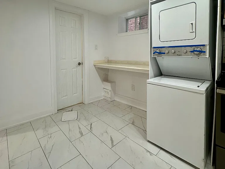 6 Lapp St #LOWER — Photo 11