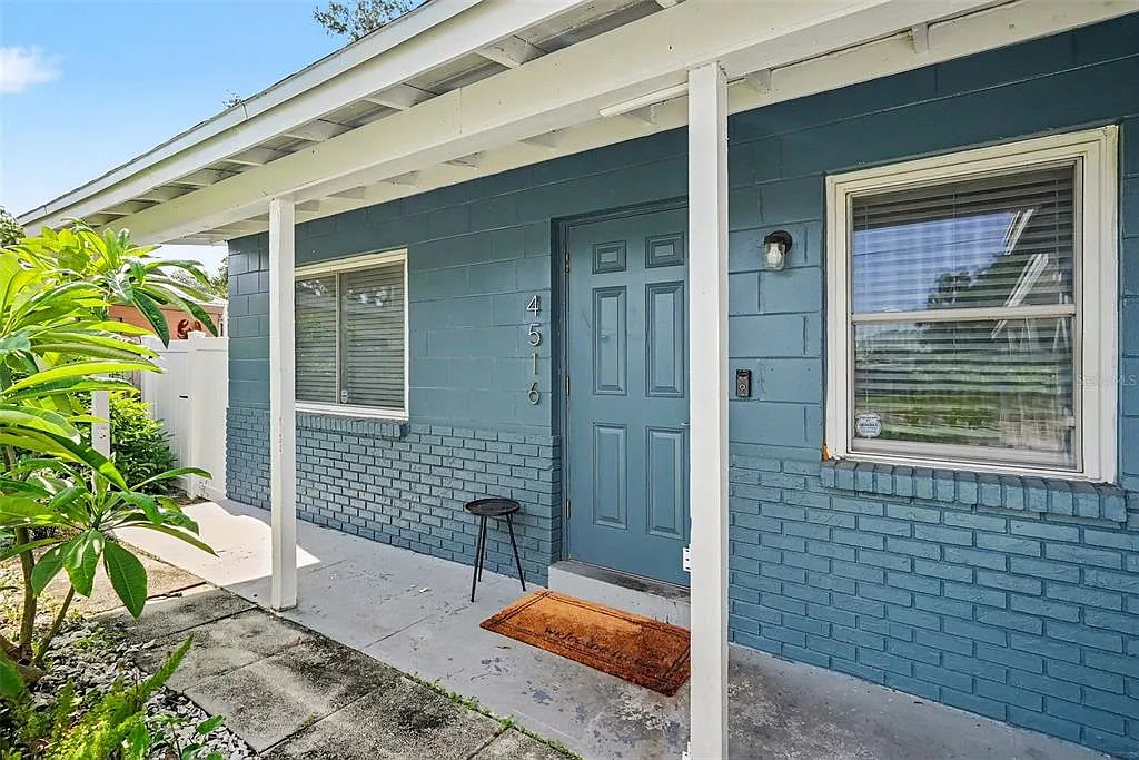 3 bed, 1.0 bath, 901 sqft, $2,850 — Photo 4
