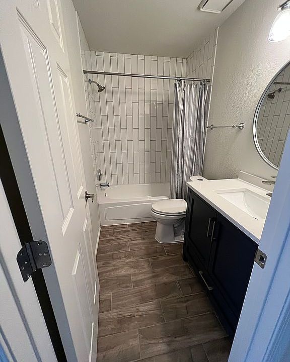 1st image of 250 E Belcourte Pl
