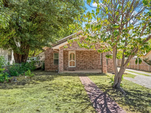 422 N Wood St, Denton, TX 76209