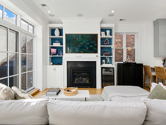 3rd image of 1900 N Sheffield Ave #3S