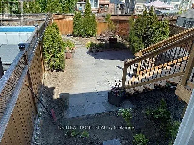 2064 Dunollie Cres — Photo 14