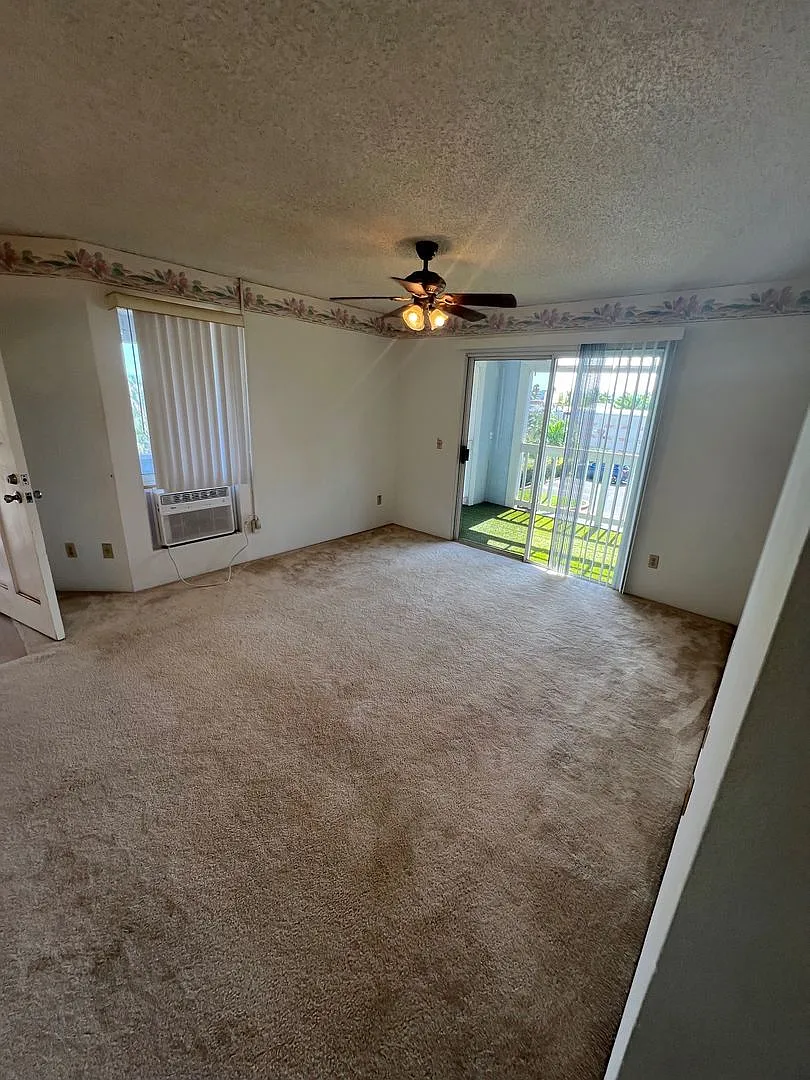 Spacious 2 bd 2ba 1 Prkg Townhouse @ Parkview at Waikele — Photo 2