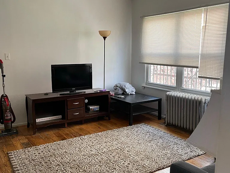 17333 Grand Central Pkwy — Photo 10