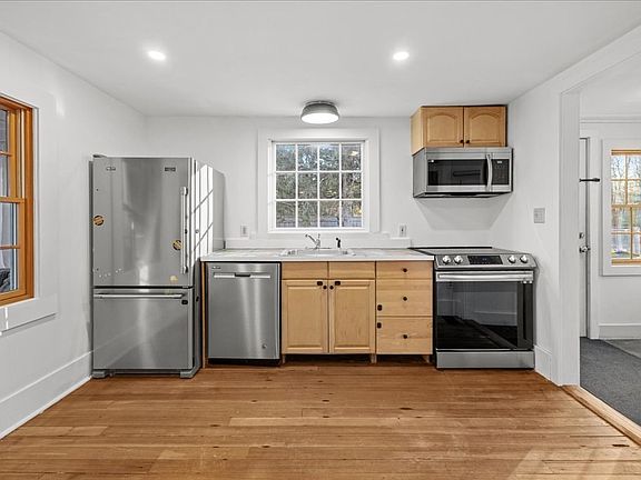 3rd image of 242 Enterprise St