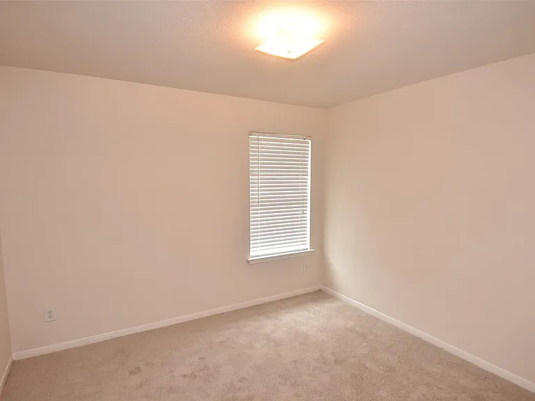 1035 Junction Ct — Photo 13
