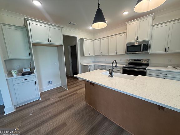 4th image of 120 Pin Oak Ln