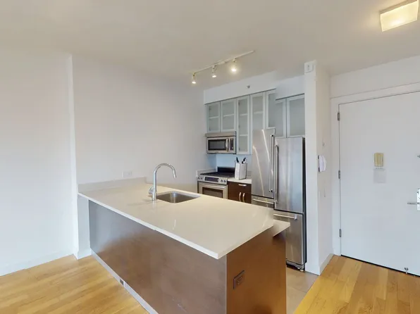 808 Columbus Avenue image 1 of 9