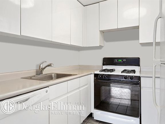 3rd image of 232-236 E 47th St #29B