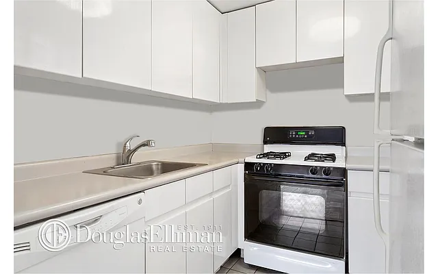 Rented by Douglas Elliman | media 14