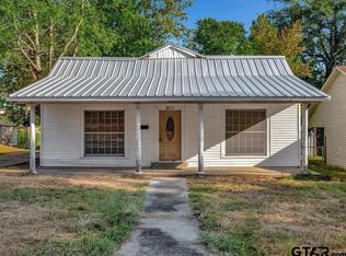 511 Woodlawn St, Henderson, TX 75652