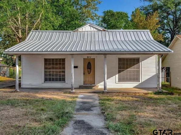511 Woodlawn St, Henderson, TX 75652