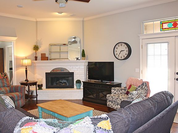 4th image of 6705 Daniel Dr