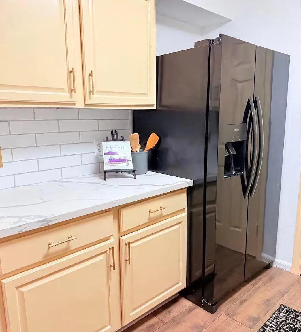 3 bed, 2.0 bath, 1048 sqft, $2,000 — Photo 4