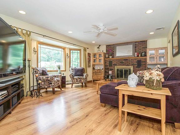 4th image of 7 Garden Ln