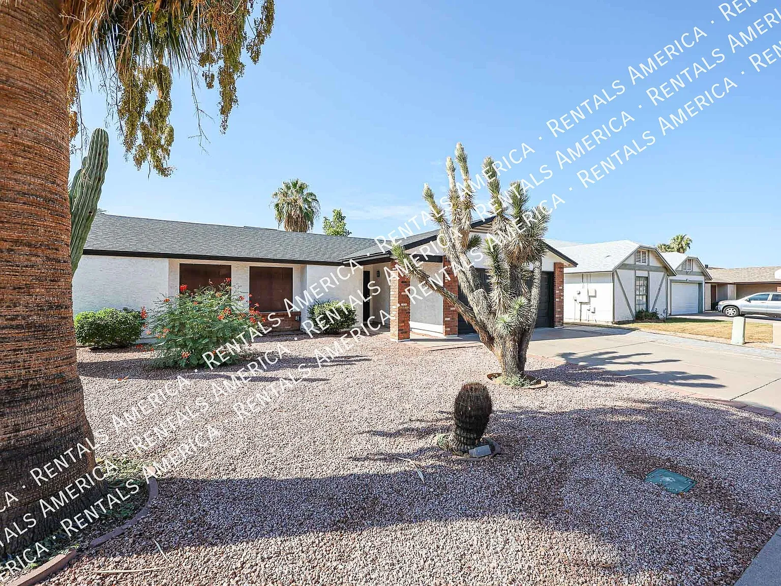 Beautifully Upgraded Single-Story 3 bedrm with a Pool! — Photo 3