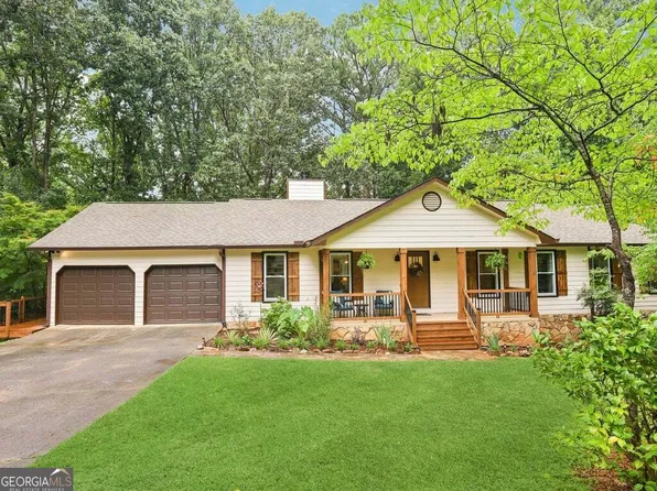 518 Picketts Xing, Acworth, GA 30101