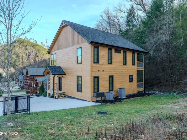 3139 Cherokee Valley Dr, Pigeon Forge, TN 37862