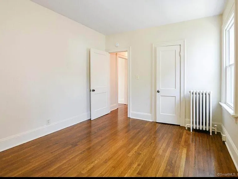 26 Eastwood Ave — Photo 3