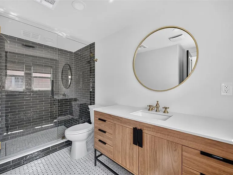 1225 E Amelia St — Photo 19