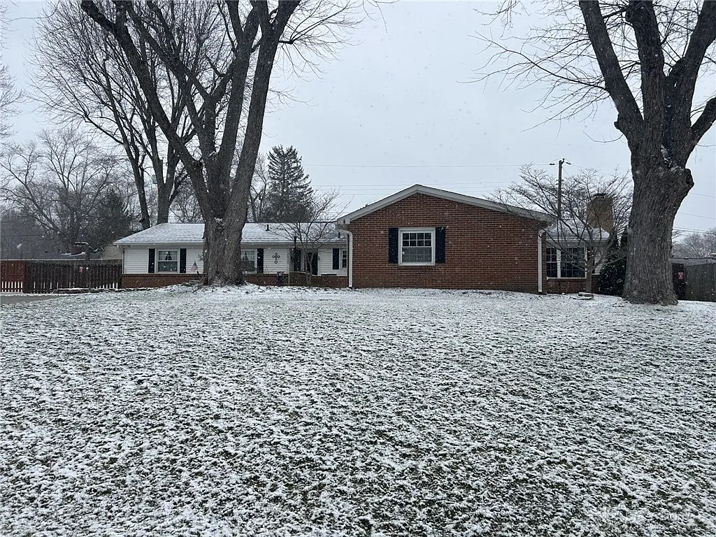 2415 Tennyson Dr photo 1