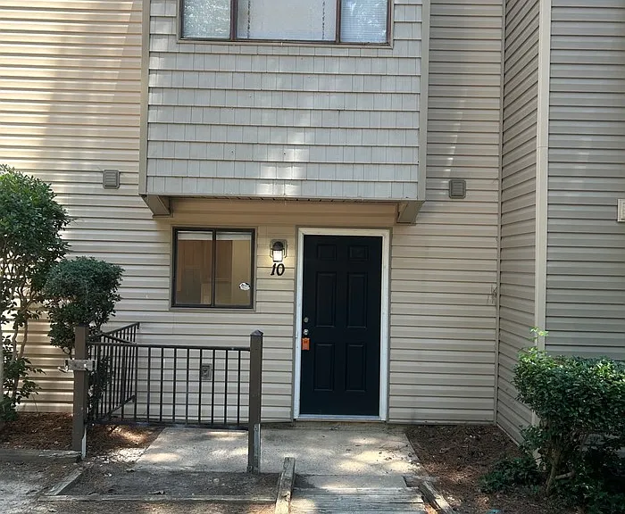 240 Jamil Rd #10 — Photo 1