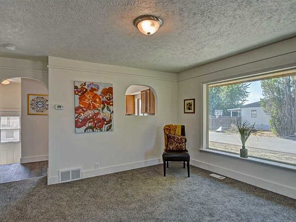 4th image of 11 S Cavalier Ln