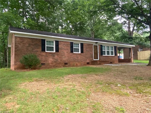 222 Sarah St, Mount Airy, NC 27030