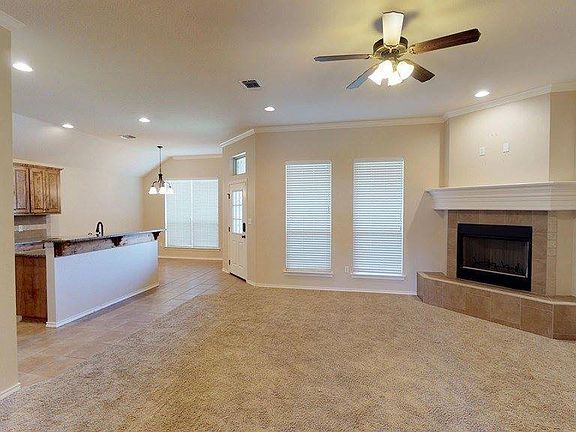 4th image of 3933 Caroline Ln