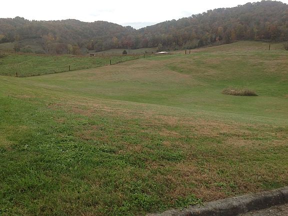 4th image of 18R Cedar Knoll Cir
