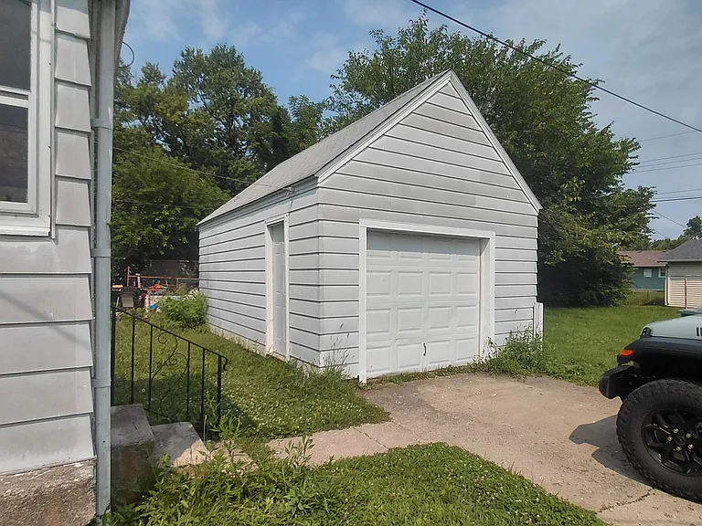 1824 E 23rd St — Photo 2