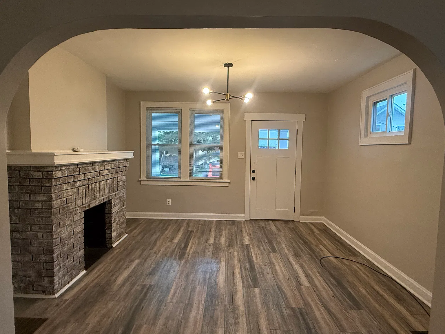 3 bed, 2352 sqft, $1,250 — Photo 2