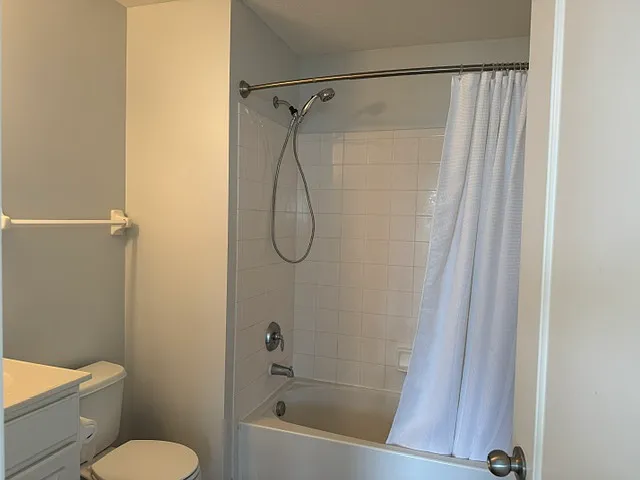 3rd floor bathroom with tub
