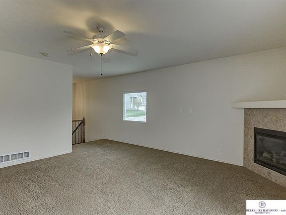 3rd image of 19609 Weir St