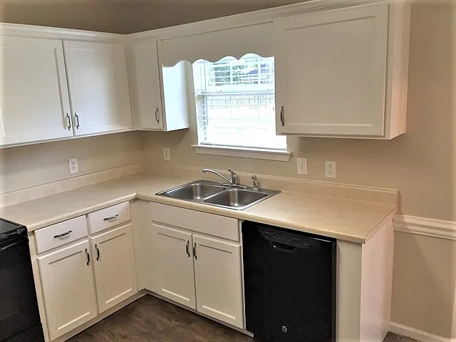 3 bed, 2.0 bath, 1483 sqft, $2,235 — Photo 3