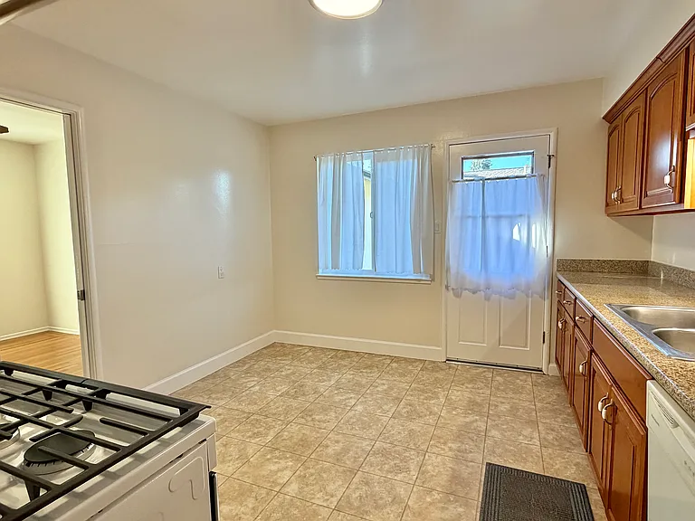 1001 Cambridge Ave — Photo 5