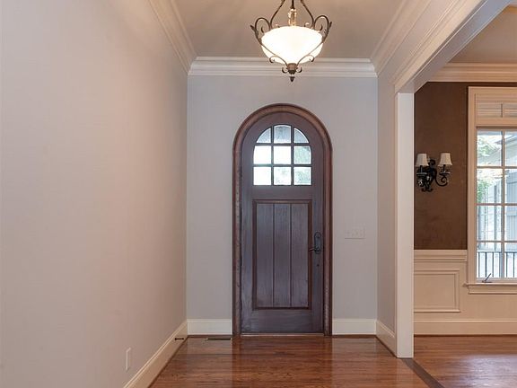 4th image of 32 Rolleston Dr