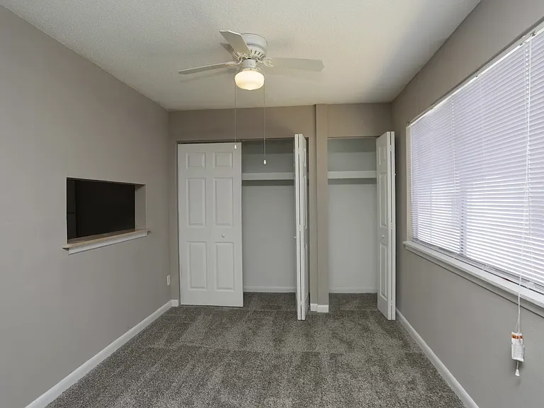 Broadmoor Apartments — Photo 7
