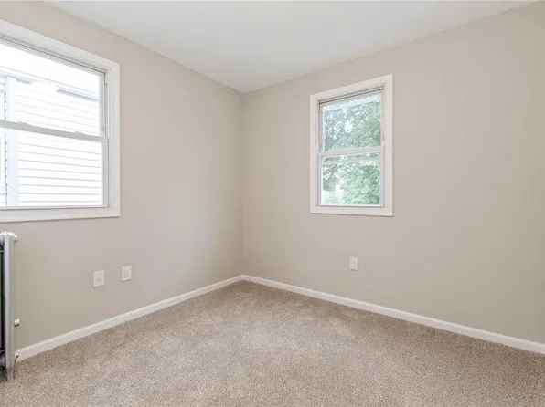 194-56 Murdock Avenue image 16 of 19