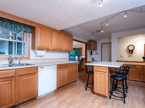 5th image of 887 Ivy Oaks Dr
