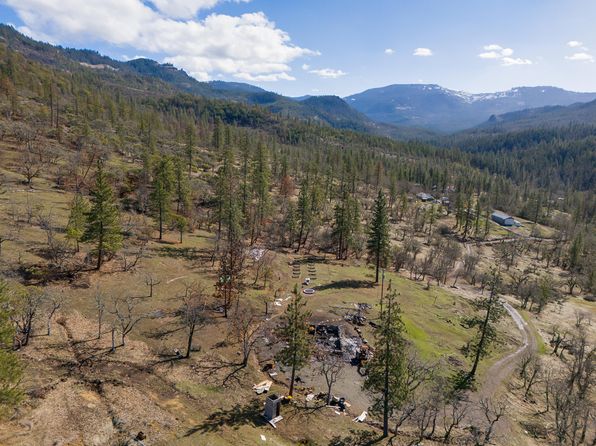 9463 E Antelope Rd, Eagle Point, OR 97524