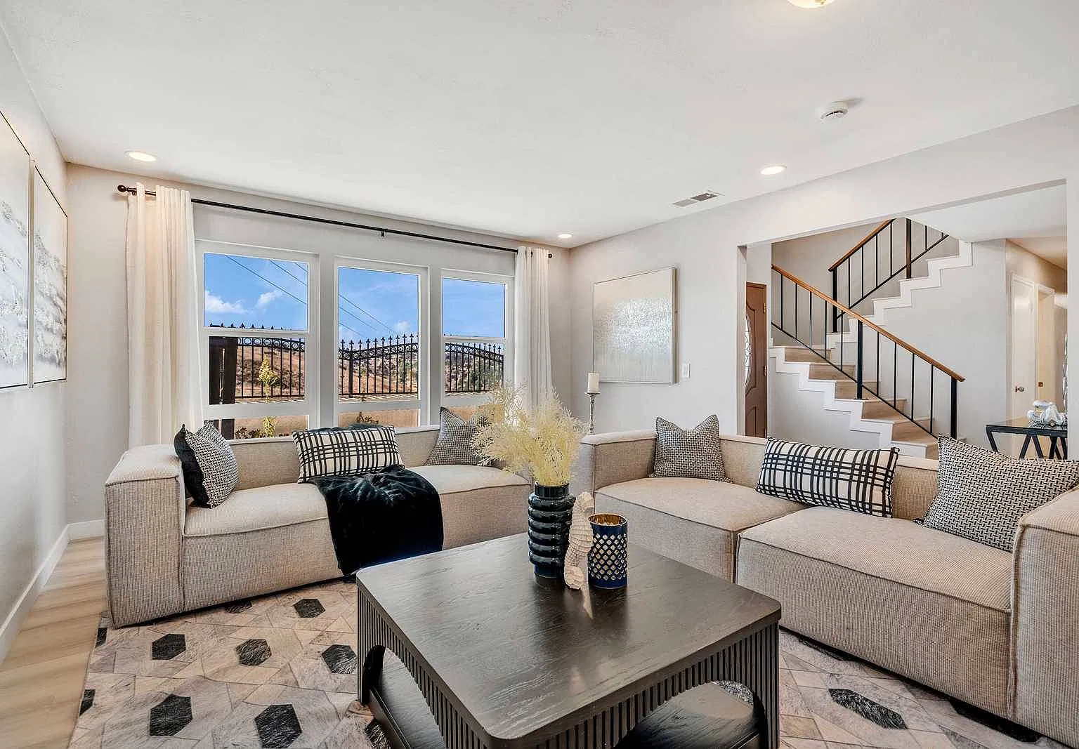 4 bed, 3.5 bath, 2843 sqft, $6,300 — Photo 1