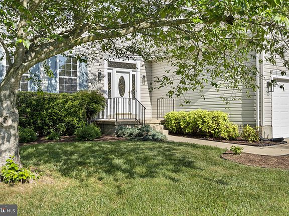 3rd image of 22130 Goldenrod Dr