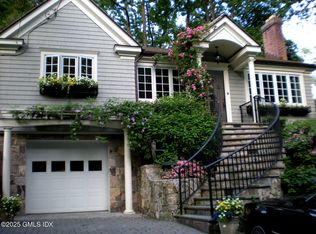 53 Valleywood Rd, Cos Cob, CT 06807