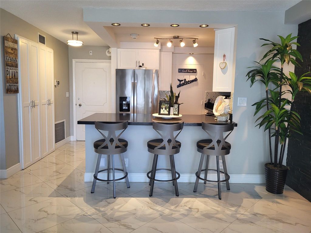 133 N Pompano Beach Blvd APT 1109, photo 5