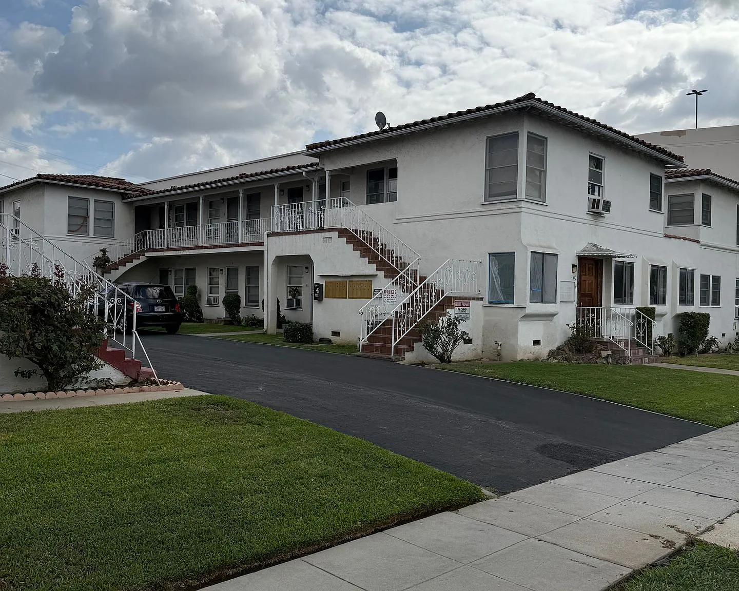 Evans Apartments — Photo 2