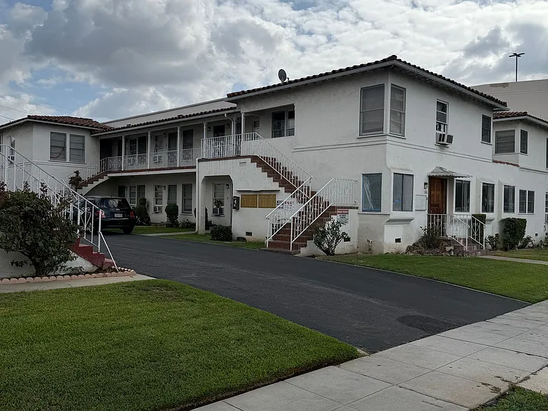 Evans Apartments — Photo 3