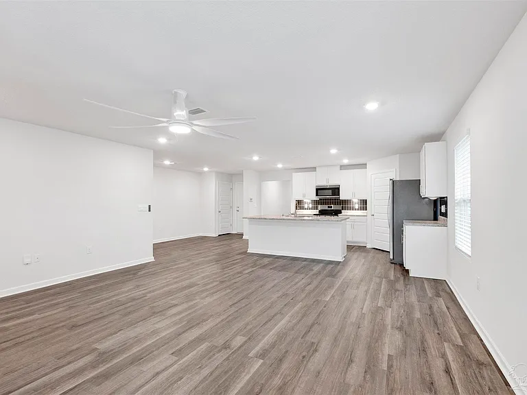 6304 Firefly Dr — Photo 3
