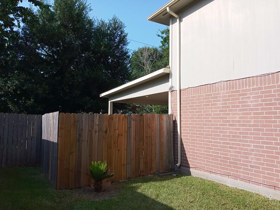 2nd image of 3827 Woodlace Dr